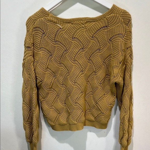 Moon & Madison Cable Knit Sweater Size Medium - Picture 4 of 5